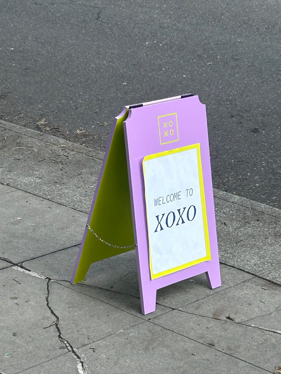 Sign saying Welcome to XOXO